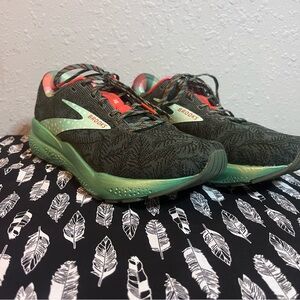 Brooks Ghost 16 Run Merry Edition Women’s Running Shoes Green Size 8.5 USA